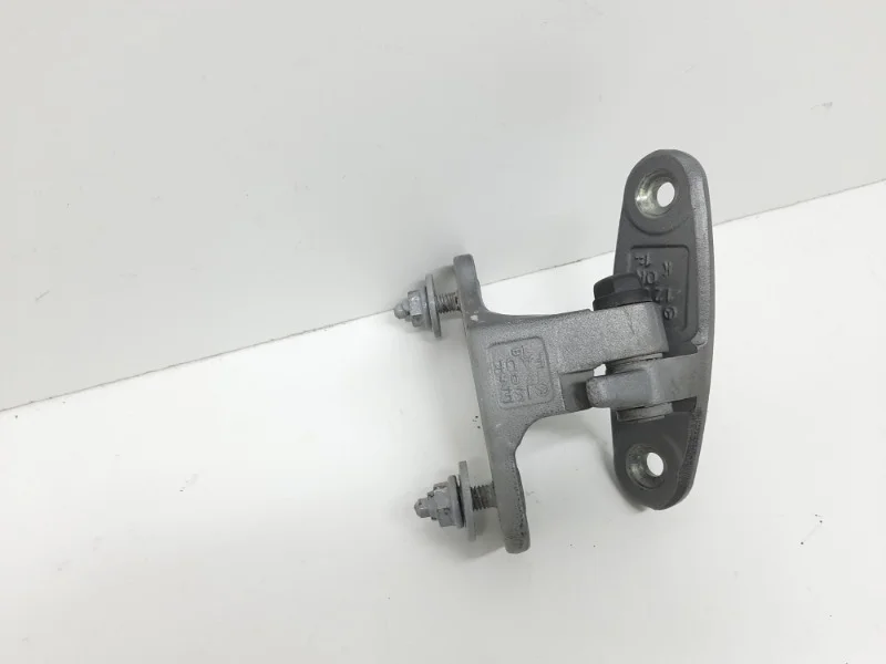 Петля двери Mercedes-Benz -Class 2011-2014 W204