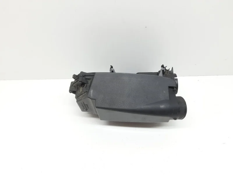 Корпус воздушного фильтра Mercedes-Benz -Class 2011-2014 W204