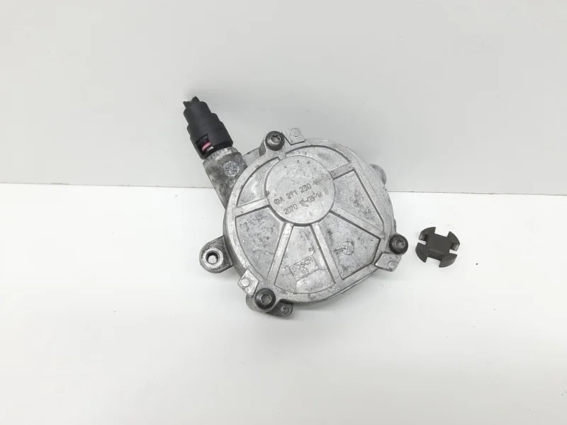 Вакумный насос Mercedes-Benz -Class 2011-2014 W204