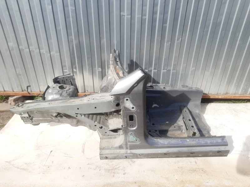 Четверть Mercedes-Benz -Class 2011-2014 W204