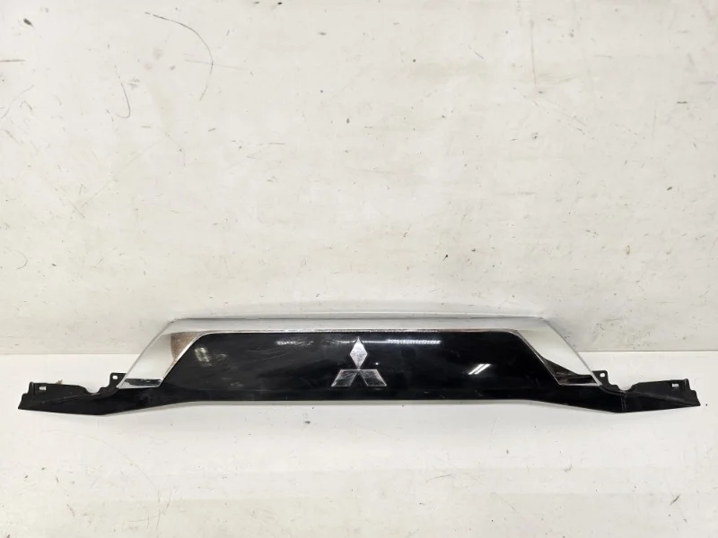 Накладка крышки багажника Mitsubishi Outlander 2015-2022 3