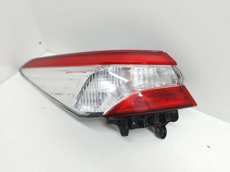Фонарь Toyota Camry 2018-2022 V70