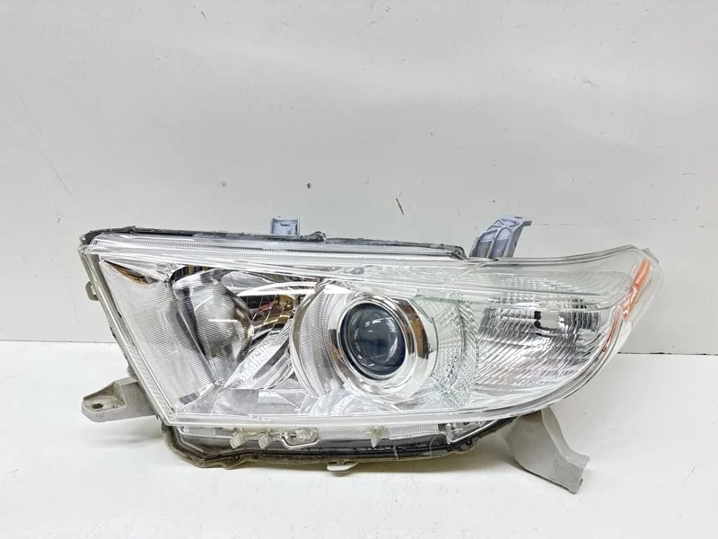 Фара Toyota Highlander 2010-2013