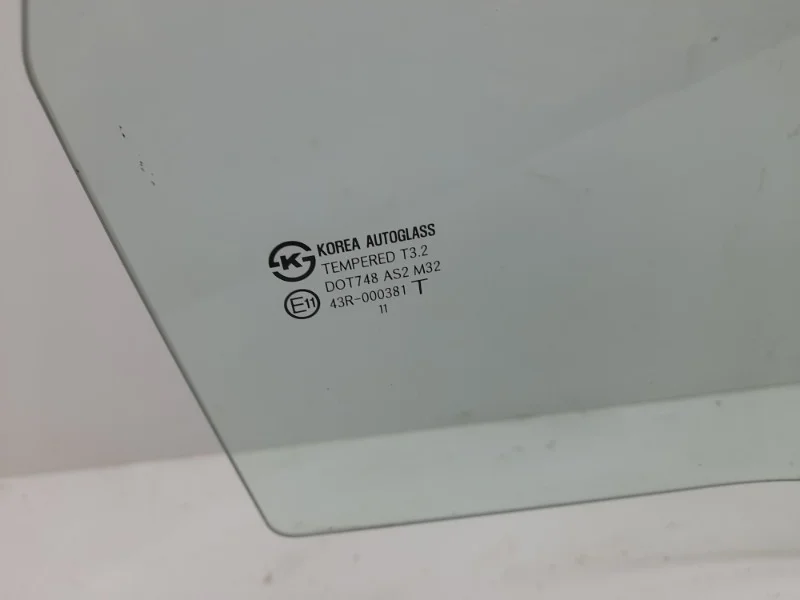 Стекло двери Hyundai Solaris 2010-2016