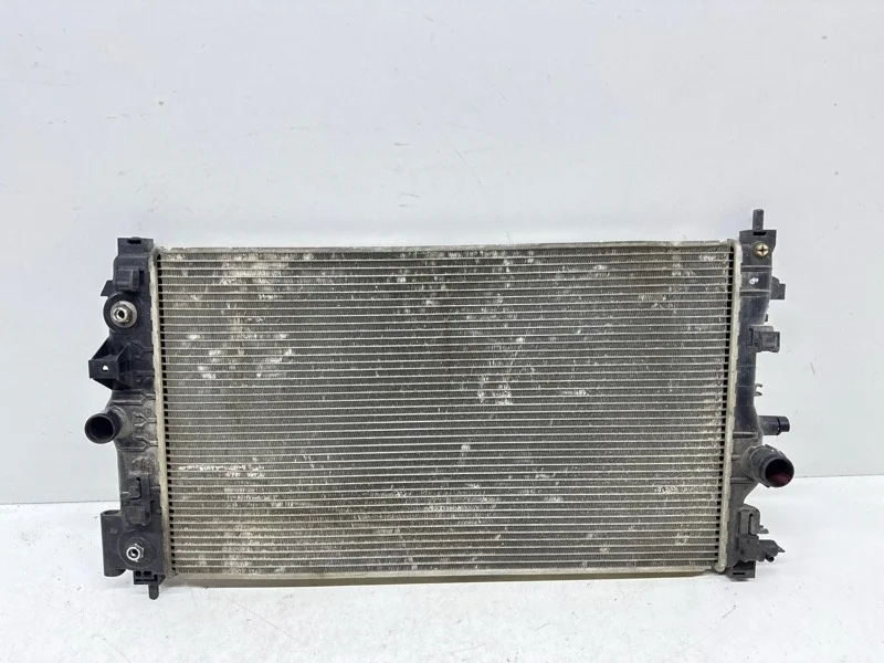 Радиатор охлаждения Chevrolet Cruze 2009-2016 J300