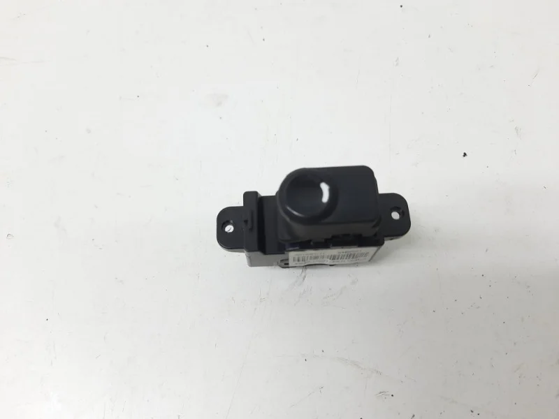 Кнопка стеклоподъемника Hyundai Solaris 2010-2016