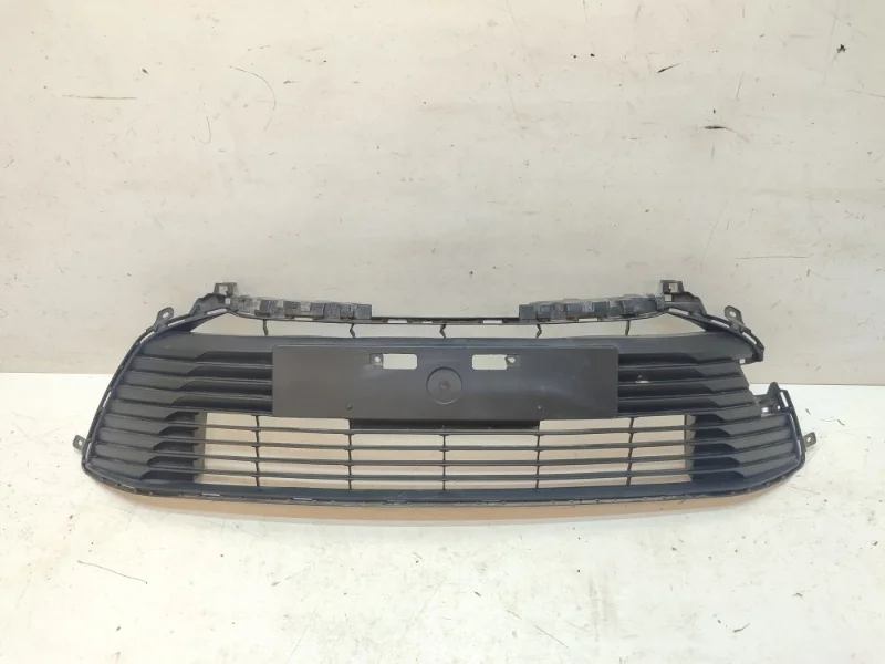 Решетка бампера Toyota Corolla 2019-2023 E210