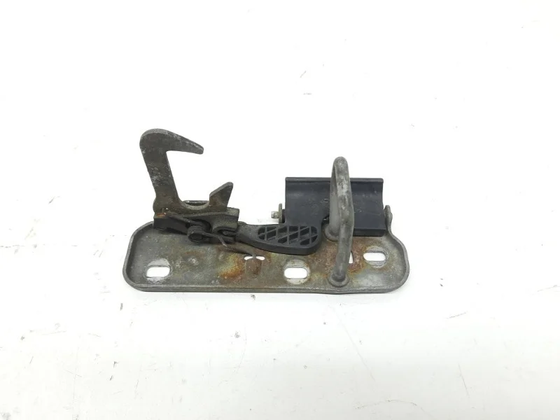 Крюк капота Volkswagen Tiguan 2007-2016