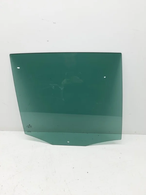 Стекло двери Volkswagen Tiguan 2007-2016