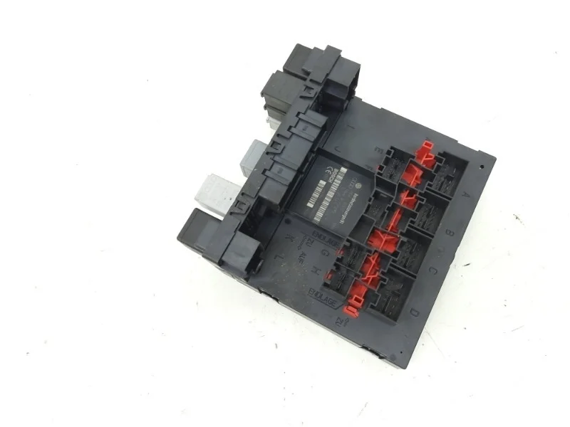 Блок предохранителей Volkswagen Tiguan 2007-2011