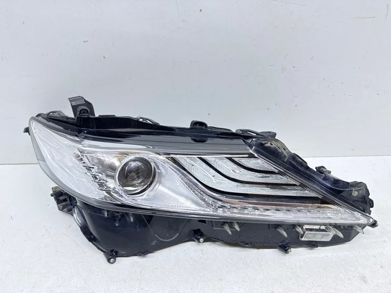 Фара Toyota Camry 2021-2024 70