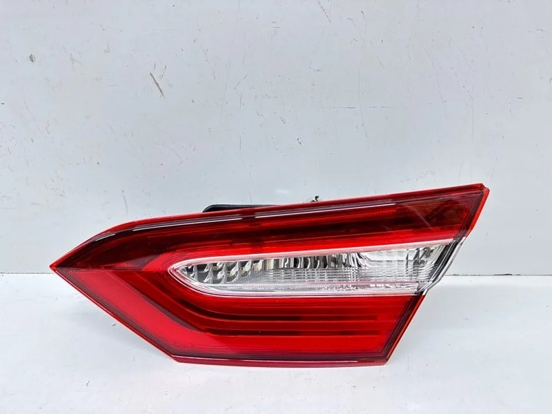 Фонарь Toyota Camry 2017-2024 XV70