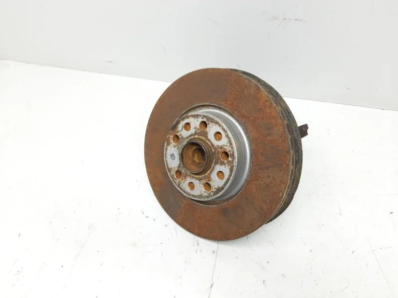 Кулак поворотный Volkswagen Tiguan 2007-2011