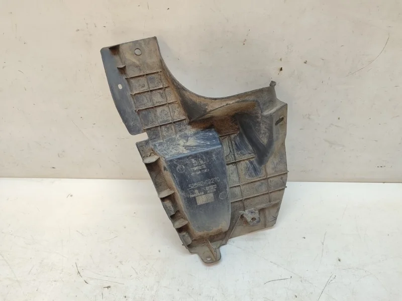 Пыльник бампера Toyota Corolla 2013-2020 180