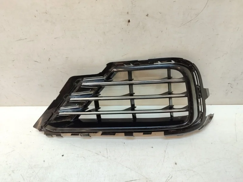 Решетка бампера Volkswagen Touareg 2014-2018