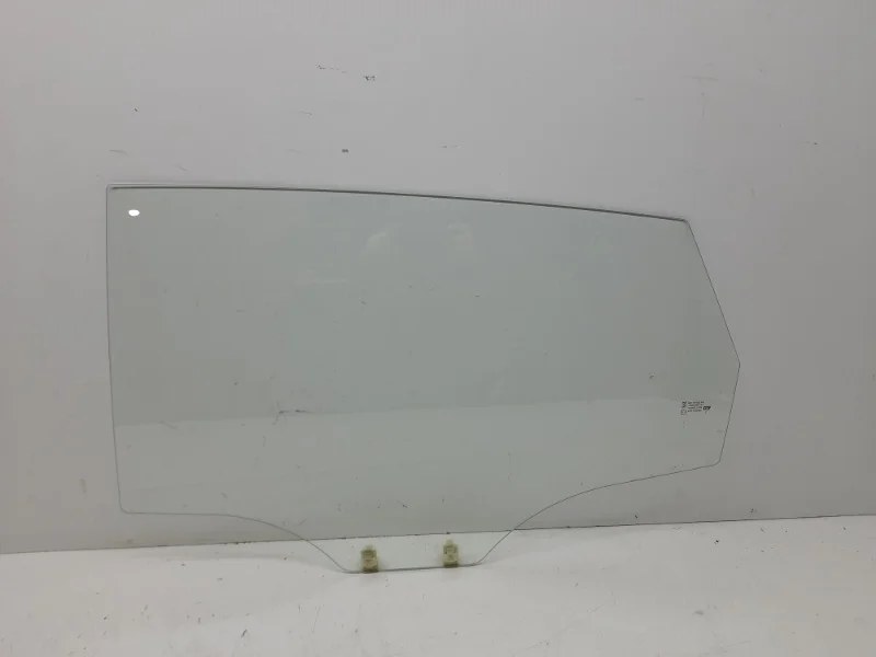 Стекло двери Hyundai Solaris 2010-2016