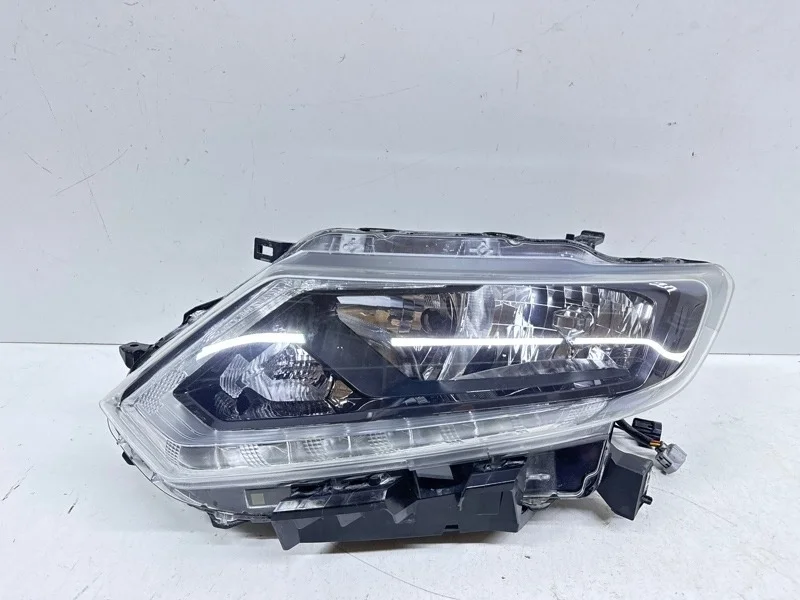 Фара Nissan X-Trail 2017-2022 T32