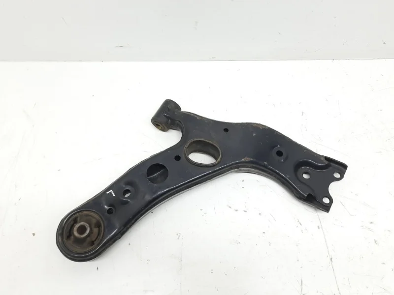 Рычаг Toyota Rav4 2012-2019 40