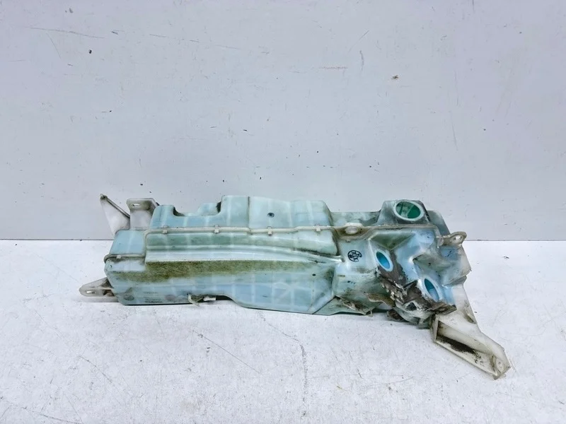 Бачок омывателя Toyota Land Cruiser 2012-2021 200