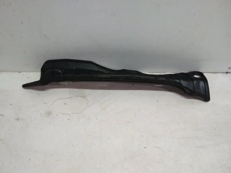 Пыльник крыла Toyota Corolla 2014- E180