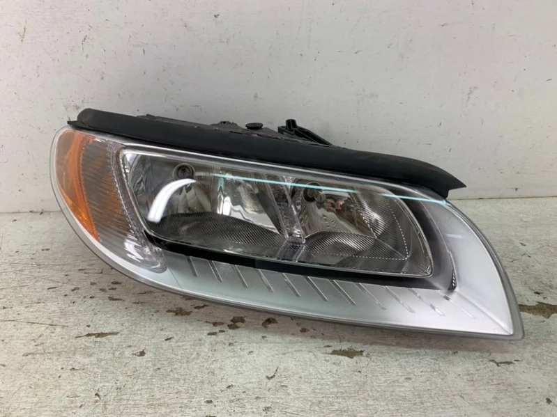 Фара Volvo XC70 2007-2013