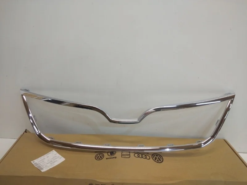 Молдинг решетки радиатора Skoda Rapid 2012-2020