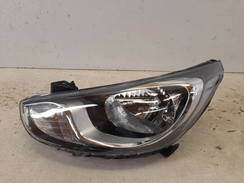 Фара Hyundai Solaris 2011-2014