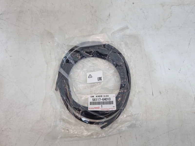 Уплотнитель Toyota Camry 2001-2006 3