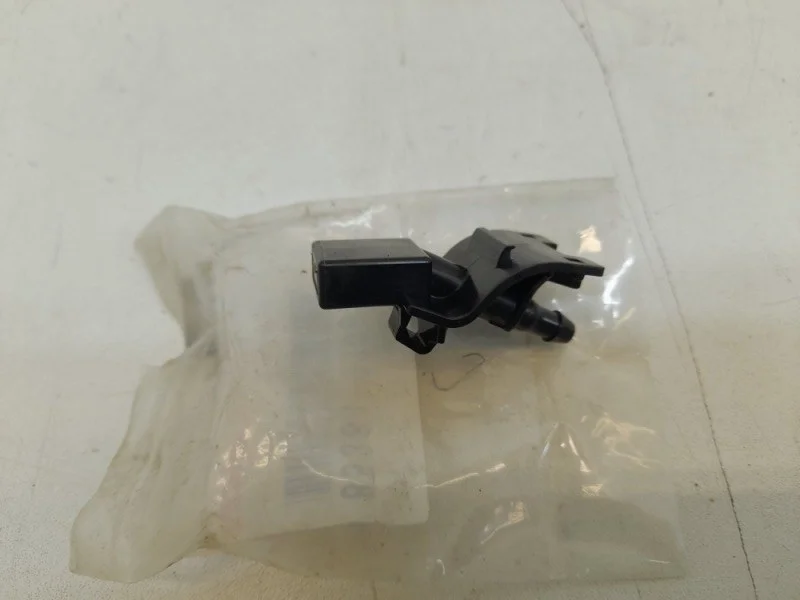 Форсунка омывателя Toyota Camry 2011-2017 50