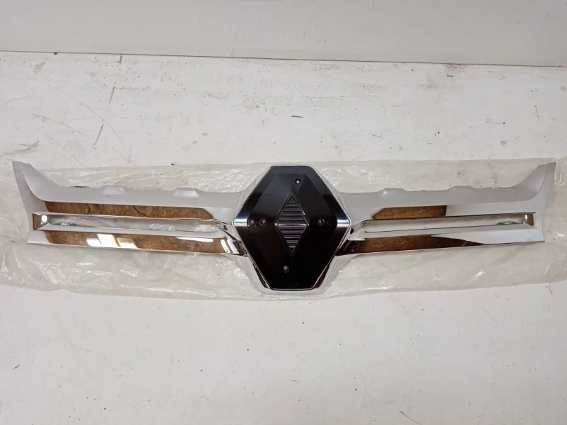 Молдинг решетки радиатора Renault Duster 2