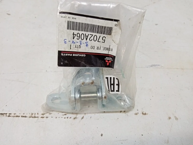 Петля двери Mitsubishi ASX