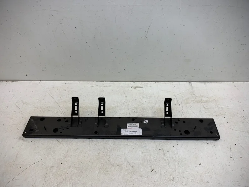 Усилитель бампера Toyota Fortuner 2015-2023