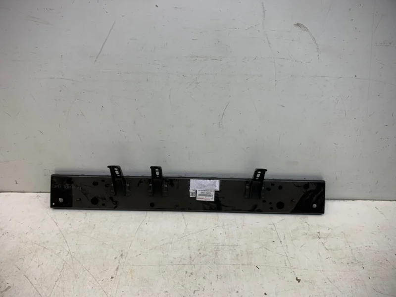 Усилитель бампера Toyota Fortuner 2015-2023