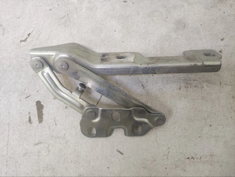 Петля капота Opel Astra 2009-2015 J