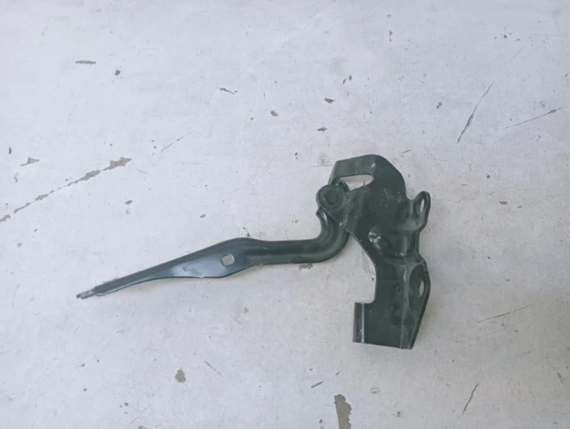 Петля капота Mazda 3 2003-2006 BK