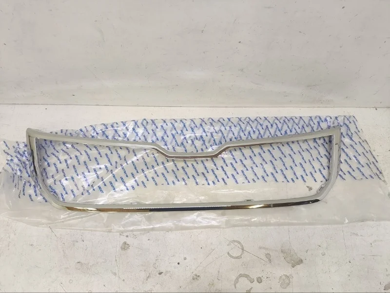 Молдинг решетки радиатора Skoda Kodiaq 2016-