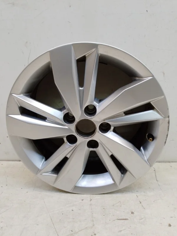 диск Volkswagen Polo 6 15 Литой       БУ