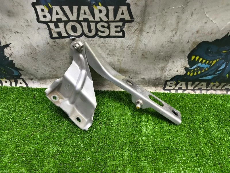 Петля капота правая Audi Q5 2011 8R0823302A 8R CDN