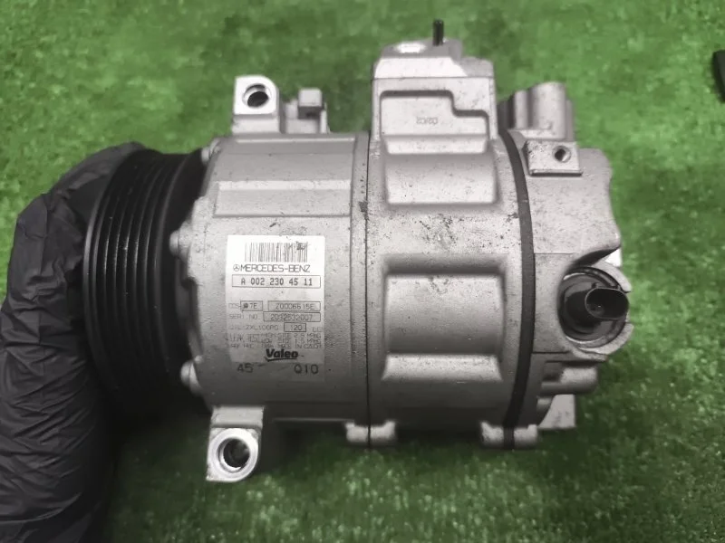 Компрессор кондиционера Mercedes-Benz C-class 2012 A0032304811 W204 271.820