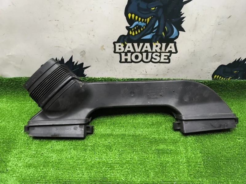 Воздухозаборник BMW 1 2010 13717547593 E87 N52B30AF