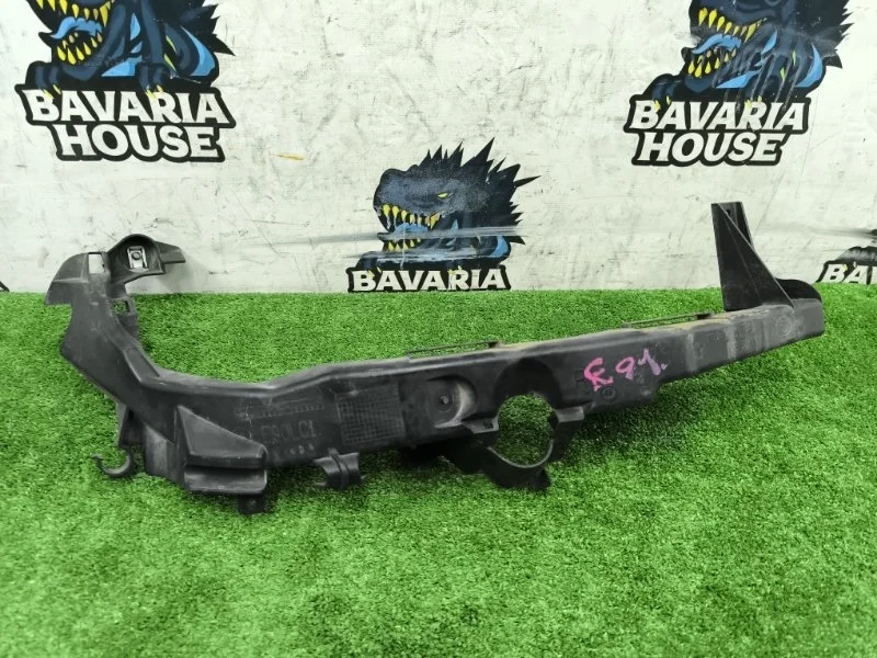 Кронштейн фары правой BMW 3 2009 51647138402 E91 N46B20BD