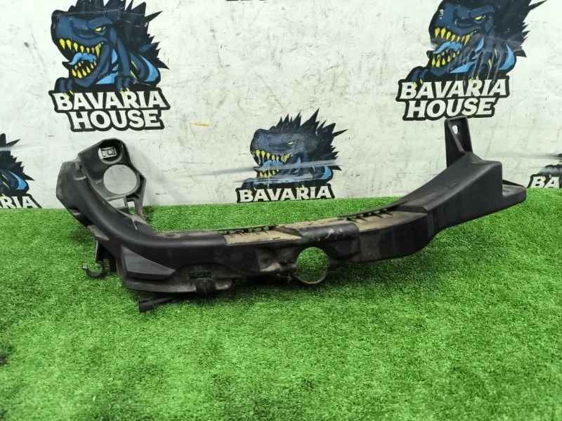 Кронштейн фары правой BMW 3 2007 51117154724 E92 N46B20BD