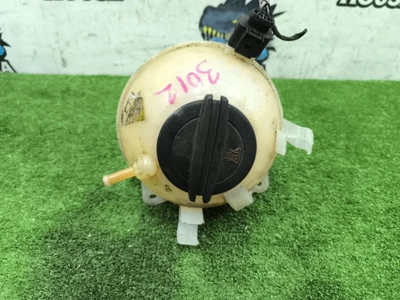 Бачок расширительный volkswagen Tiguan 2012 1K0121407A 5N1 CCZ