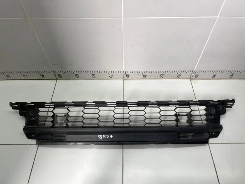 Решетка в бампер центральная Skoda Kodiaq