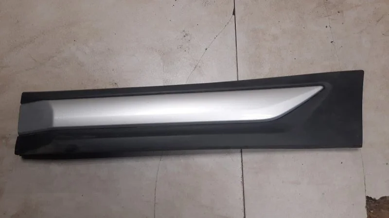 Накладка двери задняя левая Mitsubishi Outlander 3