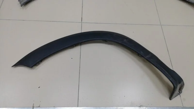 Накладка на крыло передняя левая Renault