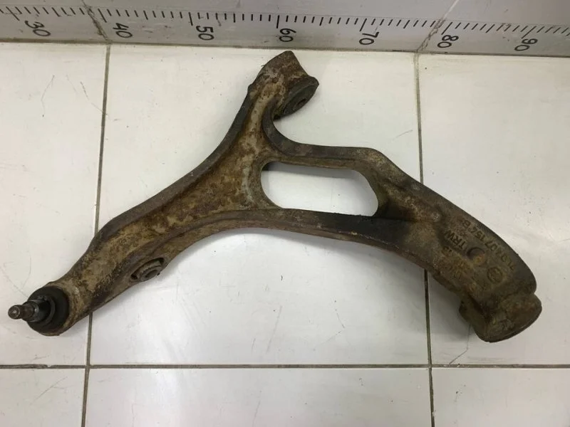 Рычаг подвески нижний передний правый Volkswagen