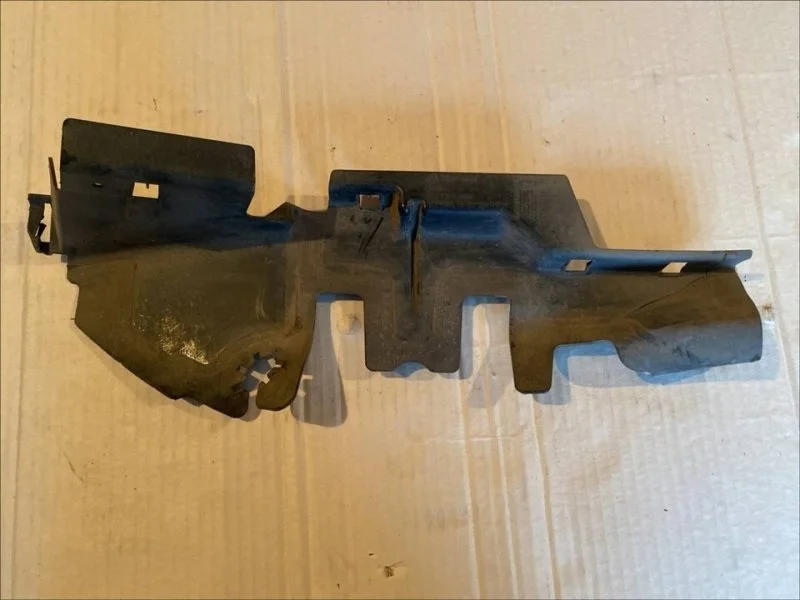 Воздуховод радиатора правый Volkswagen Passat B6