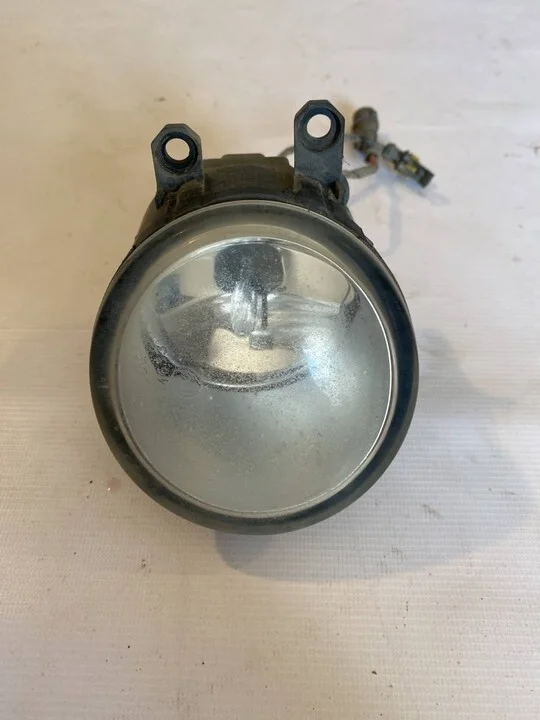 Фара противотуманная левая Toyota Avensis 3 2009