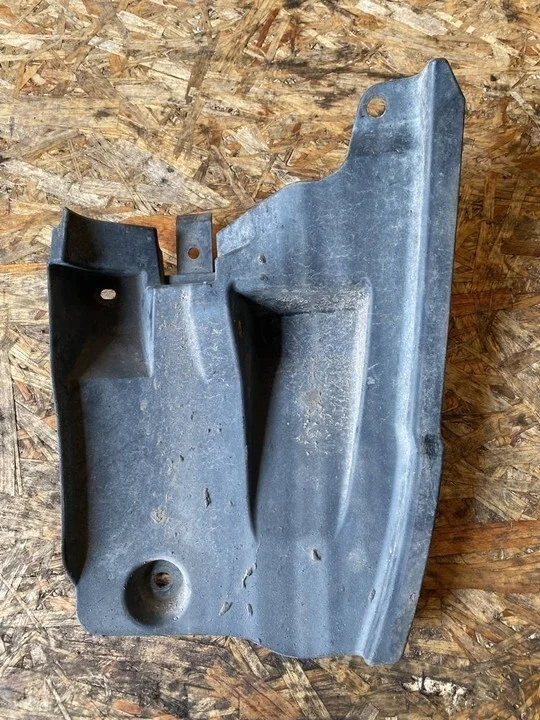 Пыльник бампера задний левый Toyota Avensis 3 2009